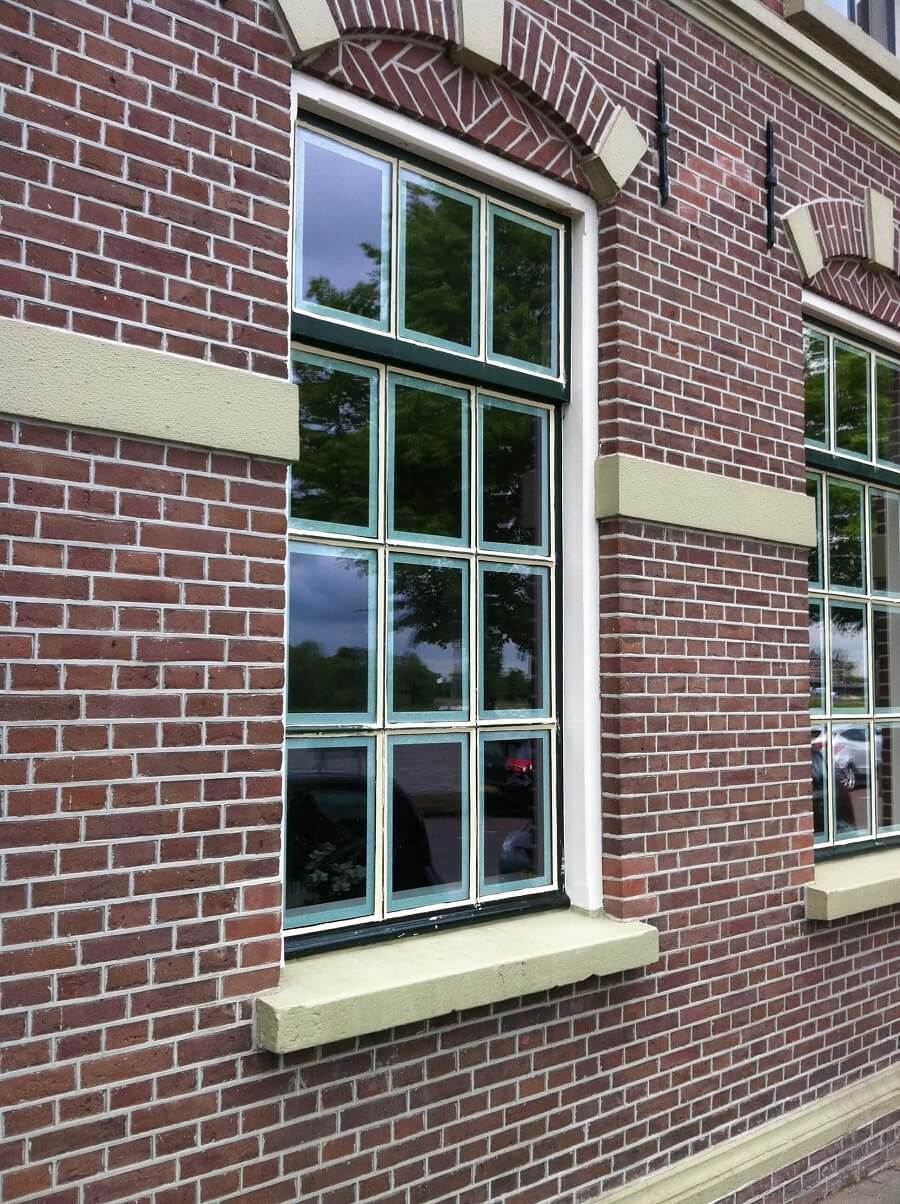 Enkelglas 6mm  - pyrolitisch gecoat. U-waarde 3.6